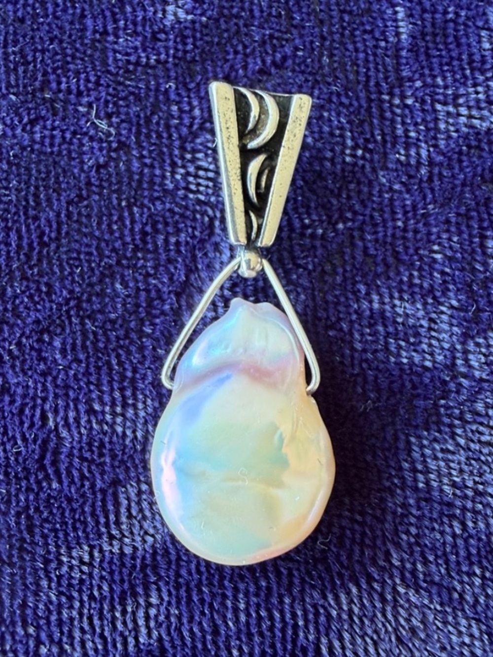 Exotic 925 sterling silver pendant with large natural pearl